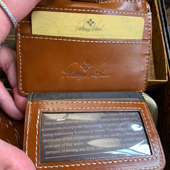 Authentic PATRICIA NASH LEATHER EMBOSSED GRAPE LEAF FRAME CROSB/CLUTCH/WALLET - Picture 14 of 16